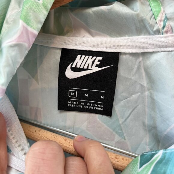 Nike Sportswear Women's Woven Floral Windrunner Crop‎ Hoodie Jacket- Size M - Picture 5 of 5